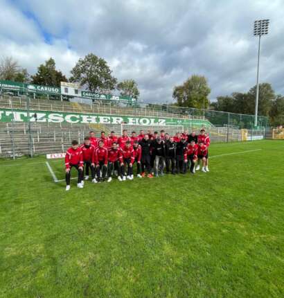 Teamfoto bei der Platzbegehung