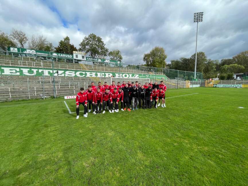 Teamfoto bei der Platzbegehung